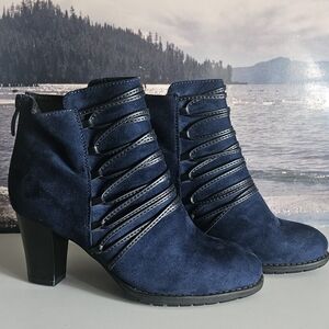 NWOT Patrizia Suede Ankle Boots
